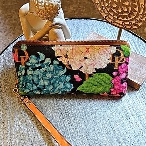 Dooney Bourke Hydrangea Zip Around Wristlet Wallet Black